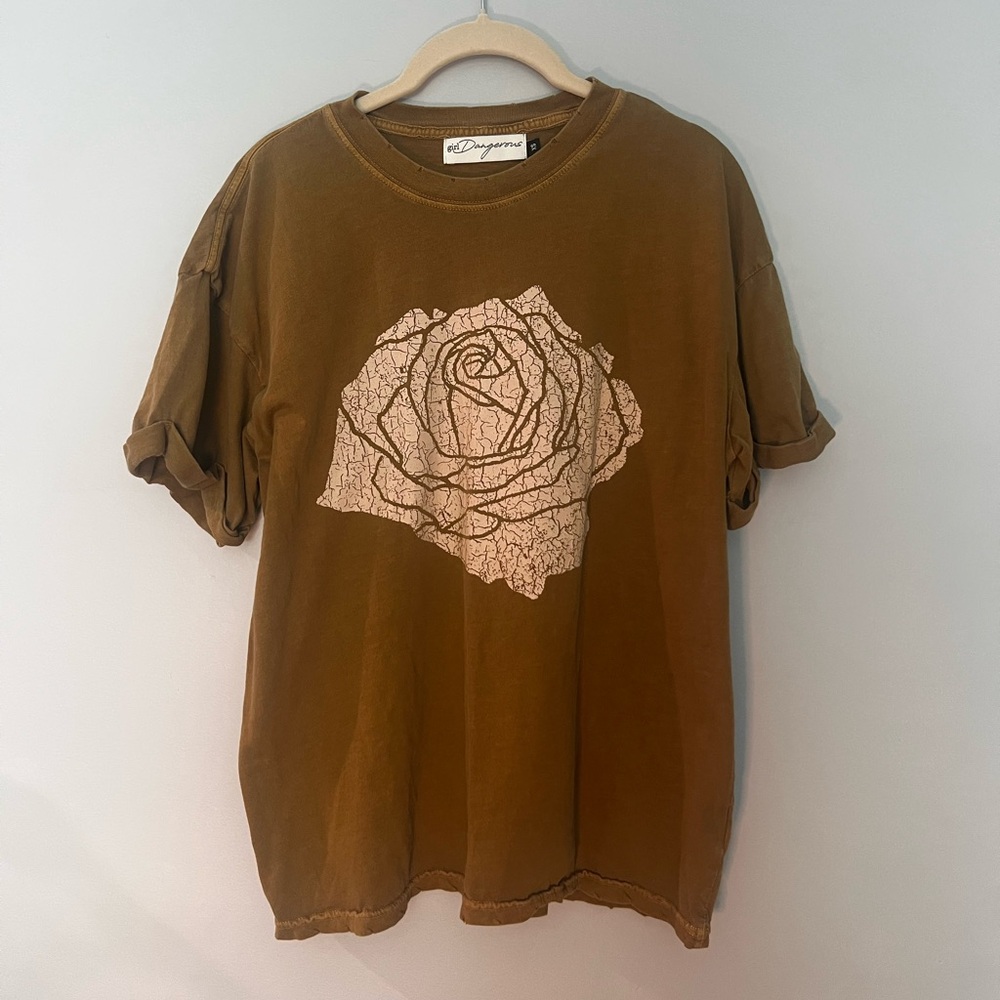 girl dangerous rose tee